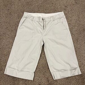 Hurley women’s cuffed capri pants junior size 11, tan.